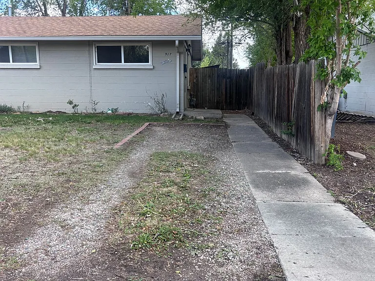 Second St 917 — Photo 2