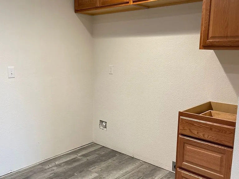 1190 N Mountain View Rd — Photo 14