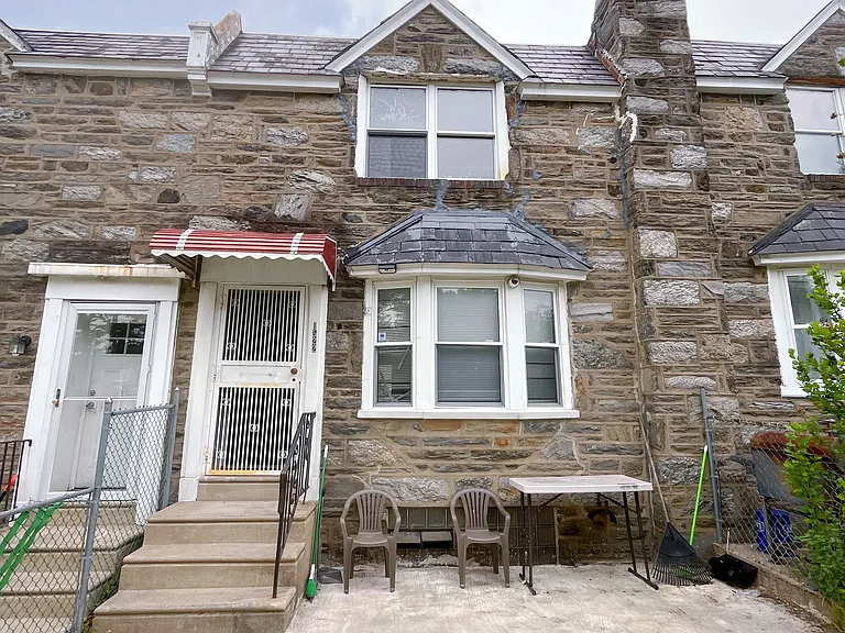 1522 Devereaux Ave — Photo 18