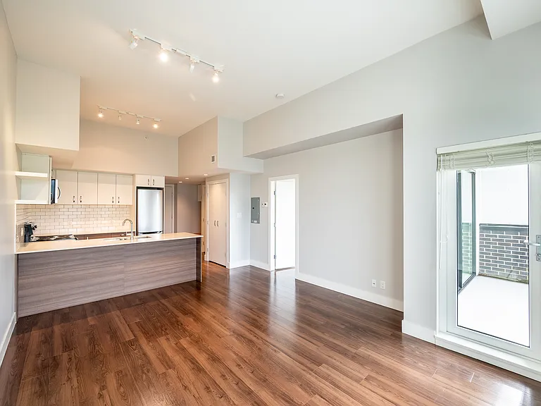 2525 Carnarvon St #312 — Photo 1