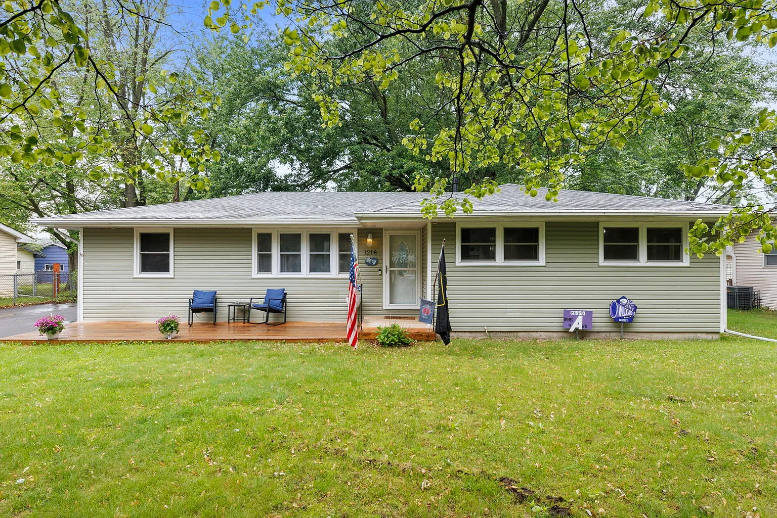 1218 Park Dr photo 1