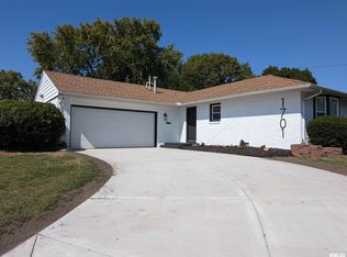 1701 Saint Clair Dr, Pekin, IL