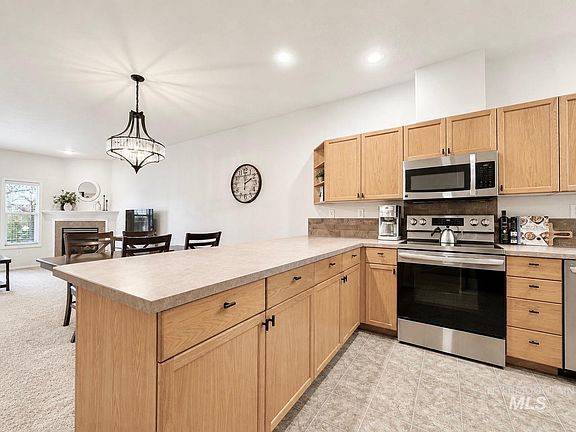 4th image of 9796 W Canterbury Dr