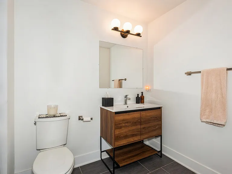 340 W Superior St #1112 — Photo 11
