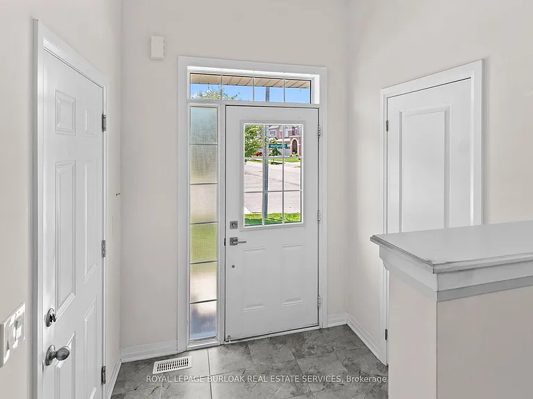 4042 Maitland St — Photo 3