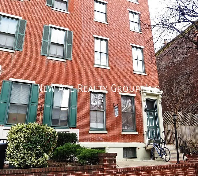 1519 Green St #3R — Photo 1