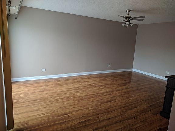 3rd image of 925 Buccaneer Dr APT 5