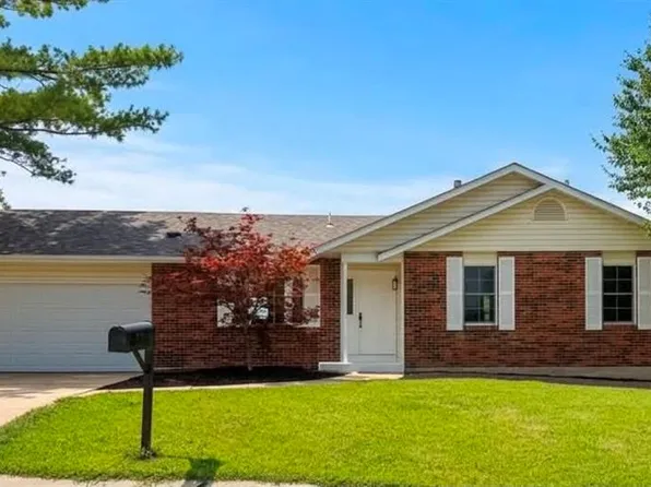 1068 Apricot Dr, Saint Charles, MO 63301