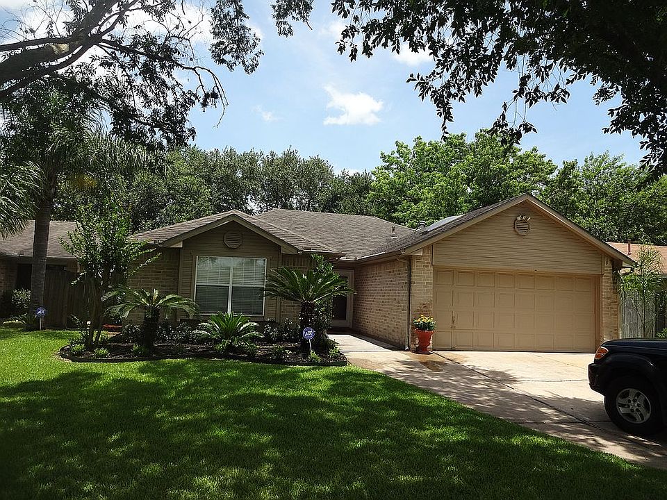 Home across from park/school