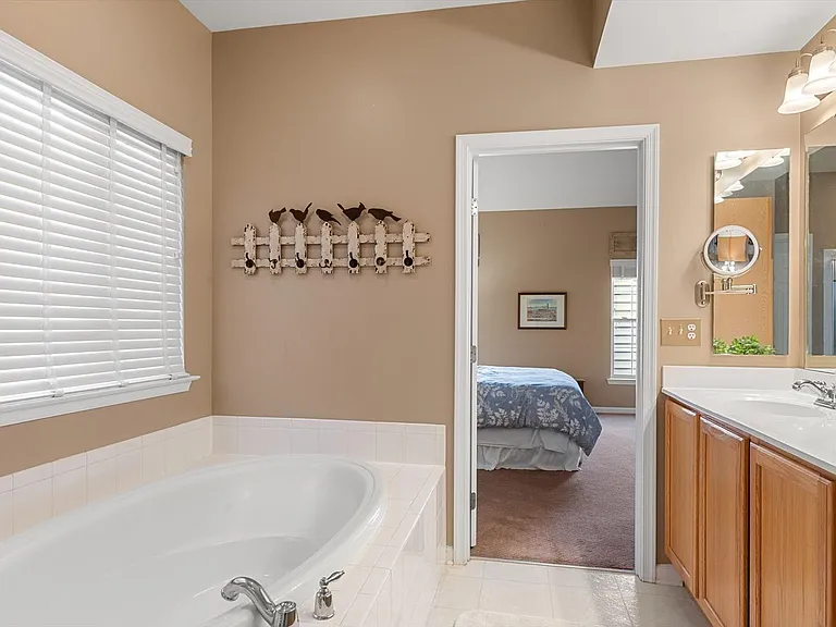 301 Adelaide Dr — Photo 29
