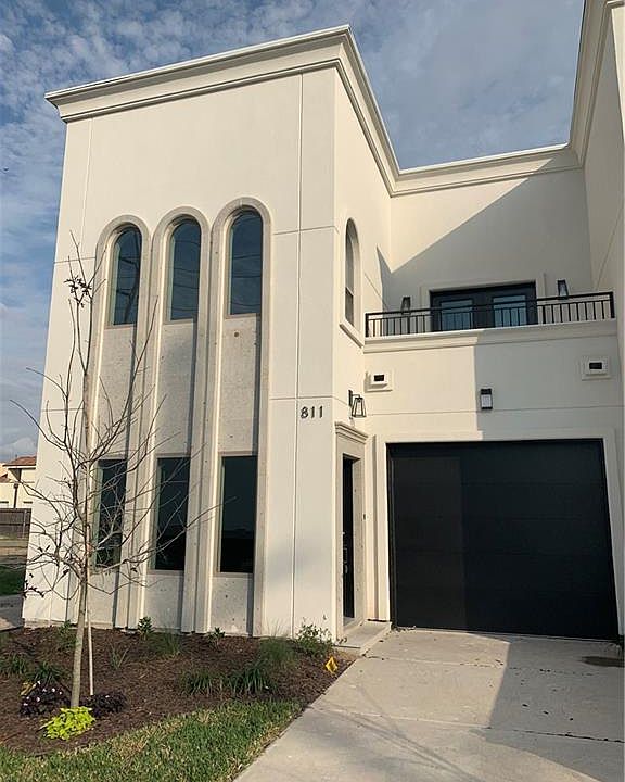 1st image of 811 Santa Lucia Dr