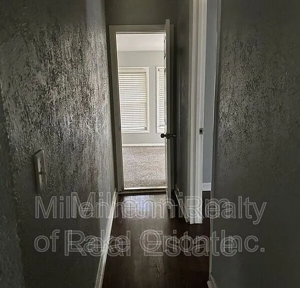 260 W Longfellow Ave — Photo 8