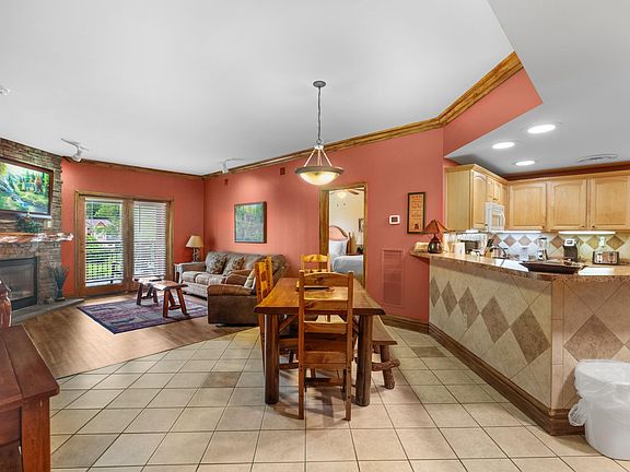 4th image of 215 Woliss Ln #308
