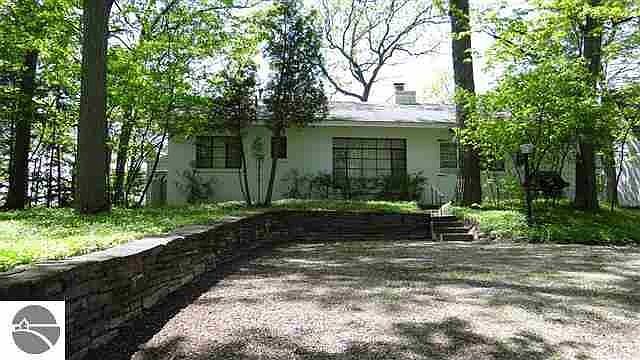 1st image of 5460 Lakeview Dr