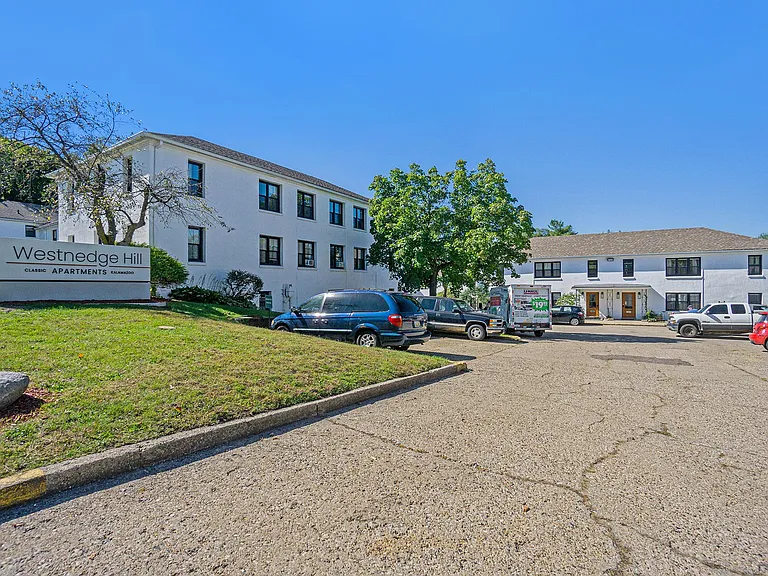 Westnedge Hills Apts — Photo 33