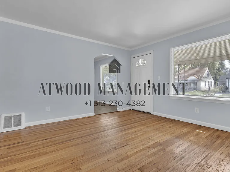 19355 Caldwell St — Photo 2