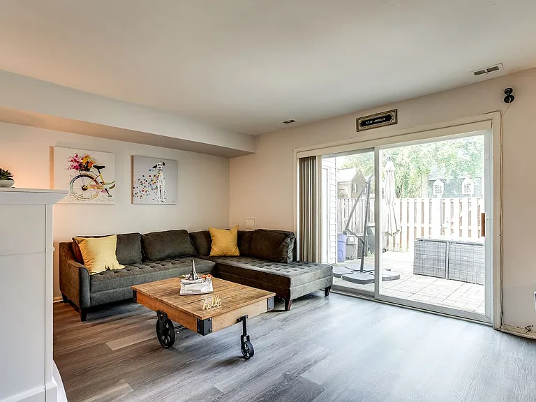 546 Azalea Dr — Photo 8