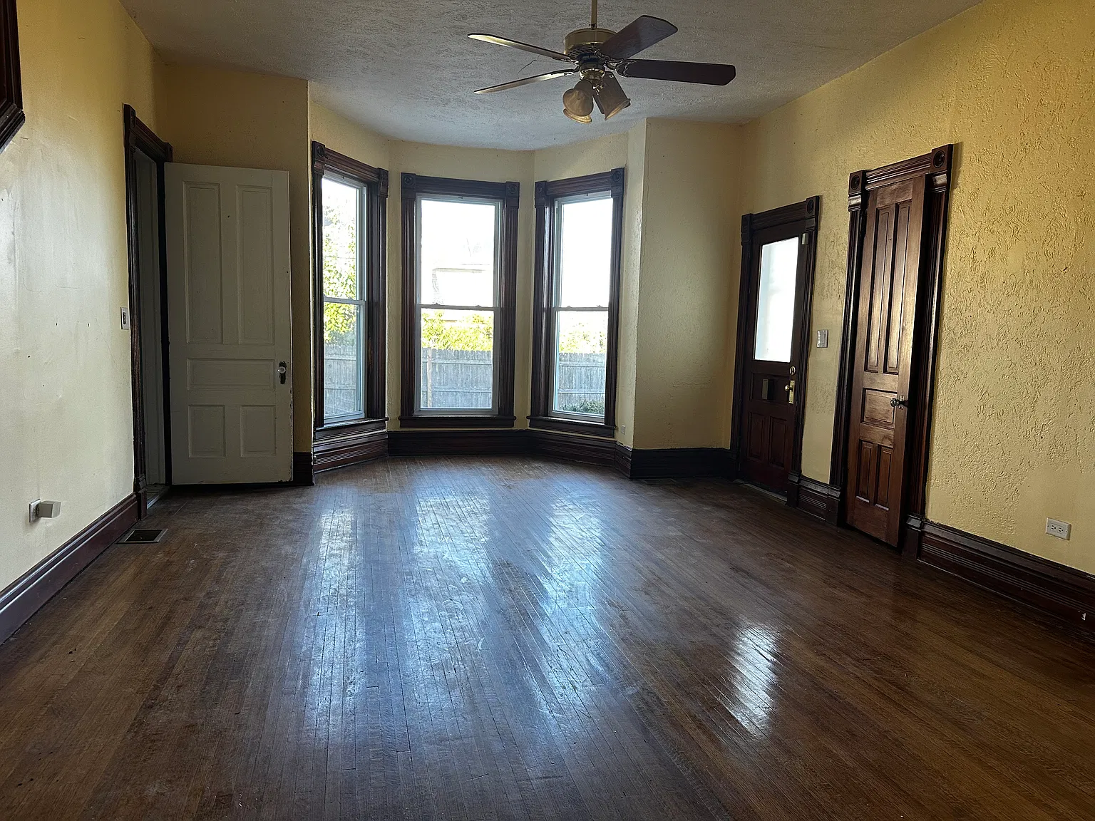 3 bed, 2696 sqft, $5,000 — Photo 3
