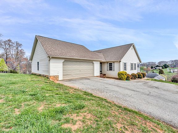 4th image of 1039 Strawberry Hill Ct