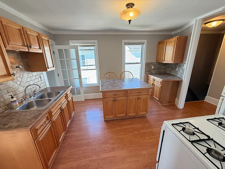 10 Taylor Ave #10 — Photo 5