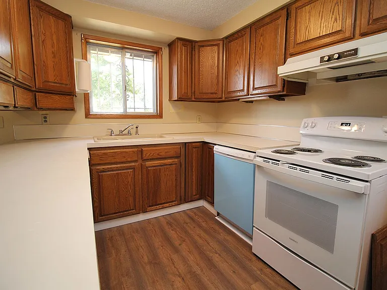 5536 SE Harlow St — Photo 8