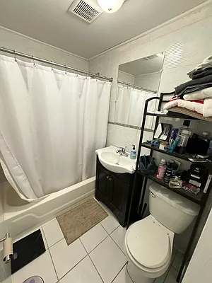 Rented by Delmark Realty LLC | media 32