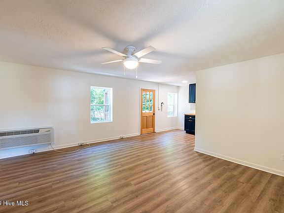 3rd image of 1648 Wycliffe St APT A