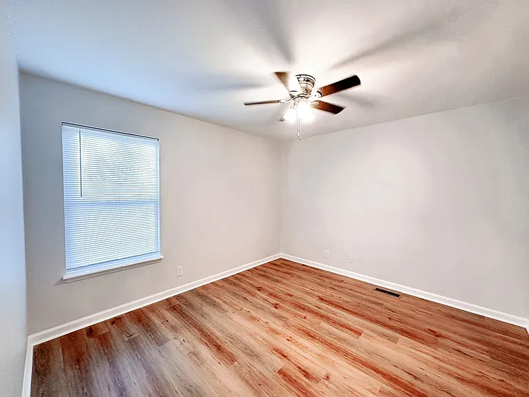 470 Martha Ln #H — Photo 20