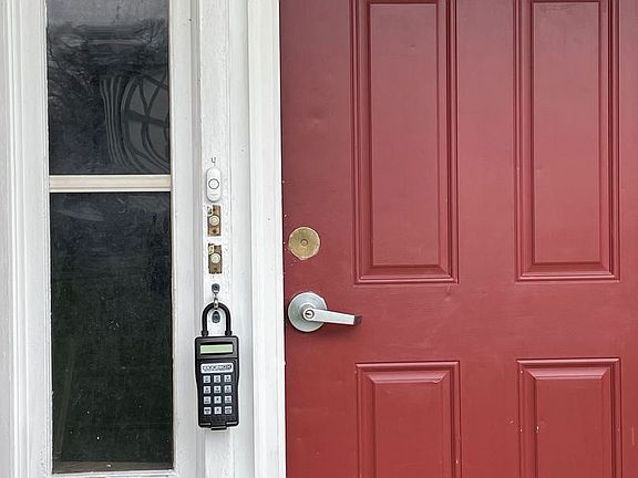 3rd image of 1515 Meadowbrook Dr #3