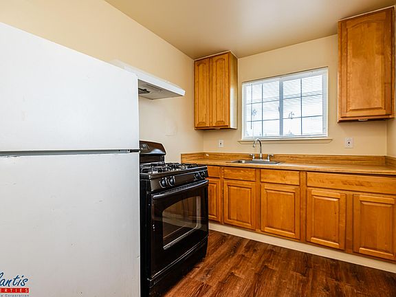 4th image of 381 N 13th St APT 3