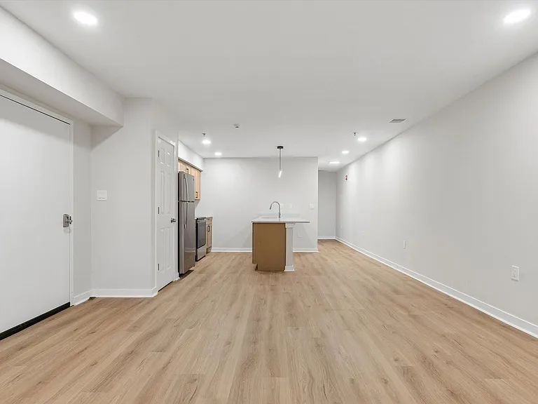 1204 Chestnut St #100 — Photo 5