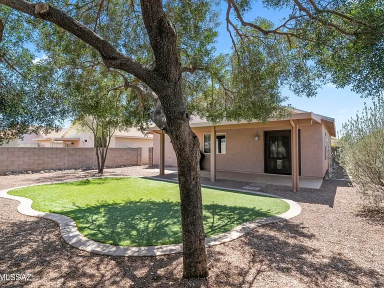 8807 S Desert Rainbow Dr — Photo 6