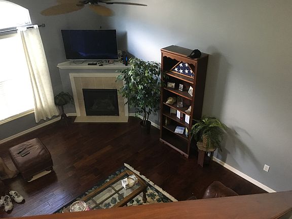 Great room fr/open staircase