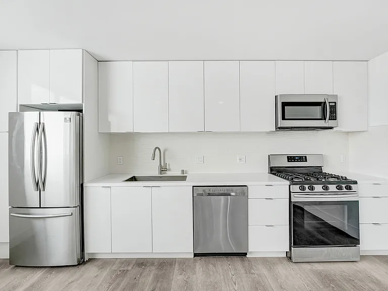 11700 Magnolia Blvd #210 — Photo 4