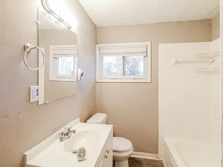 1821650_029_bathroom_13619602.jpg