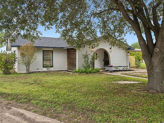 3rd image of 2035 LEESBURG ST
