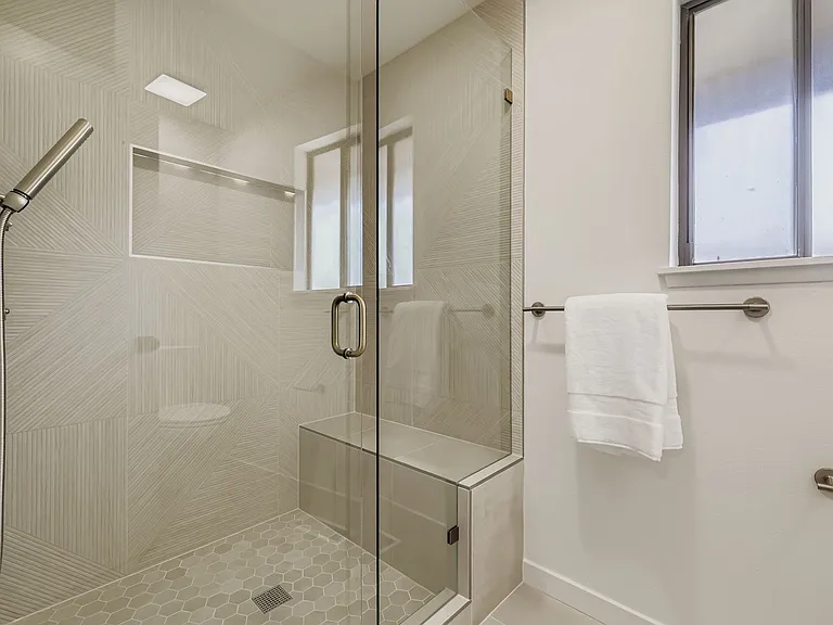 14208 NE 2nd Pl — Photo 3