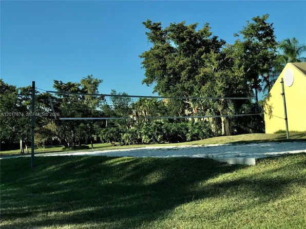 651 Lyons Rd APT 10204, Pompano Beach, FL 33063