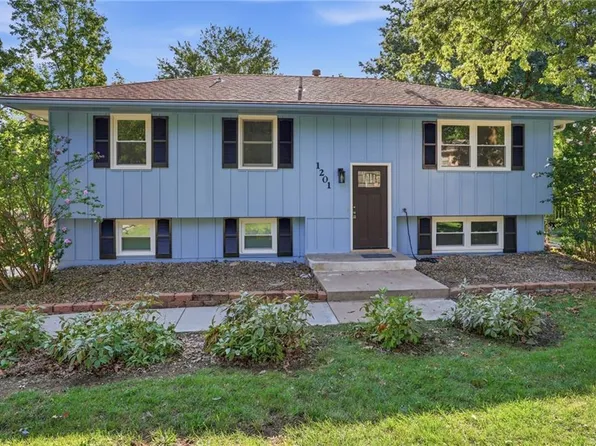 1201 SW Mission Pl, Lees Summit, MO 64081