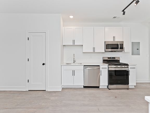 5th image of 2470 N Lincoln Ave #2N