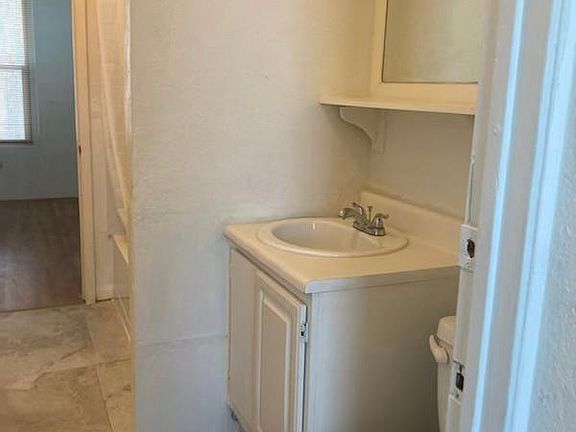 5th image of 130 W Chicago Ave #1