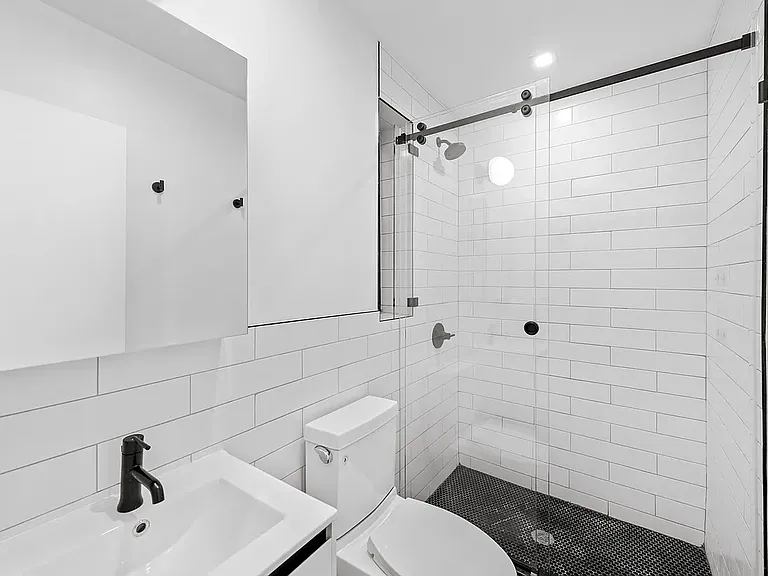 321 20th St #3R — Photo 6