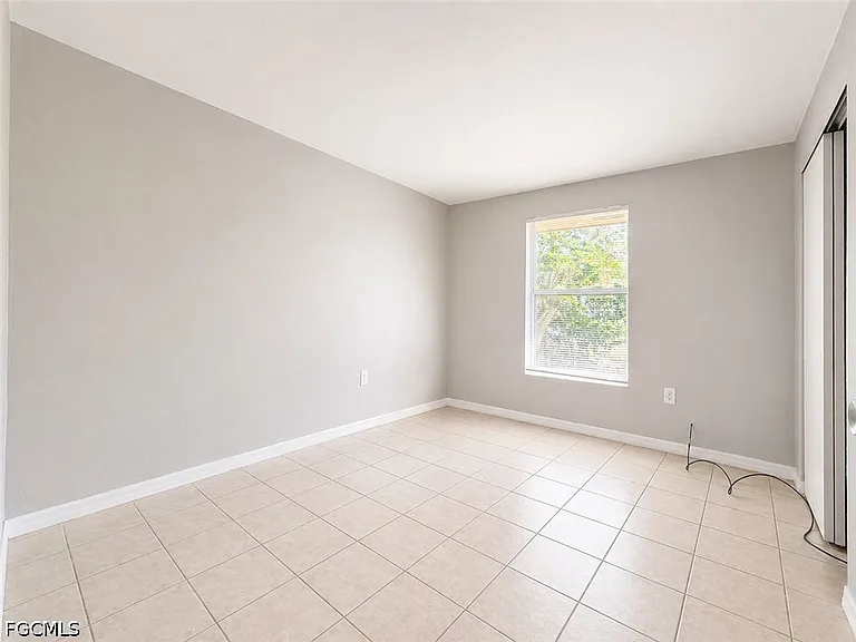5461 11th Ave — Photo 3