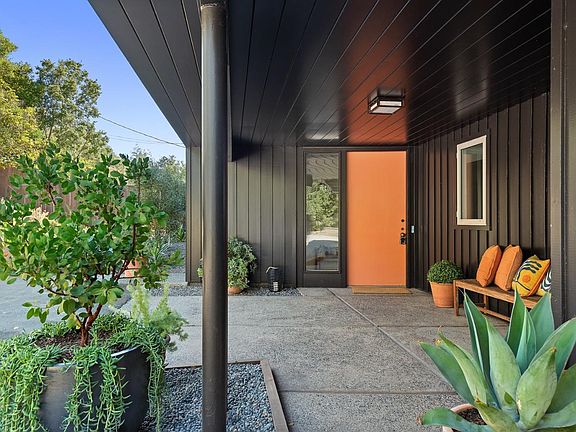 4th image of 34 Rock Road