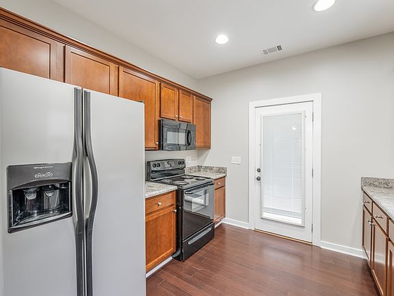 5th image of 360 Hathaway Ln
