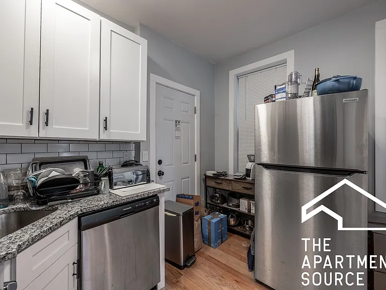 1624 W Beach Ave #BF — Photo 6