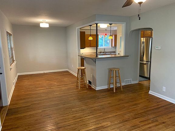 4th image of 940 N Prospect St