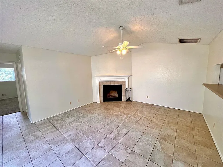 367 Fantail Loop #B — Photo 2