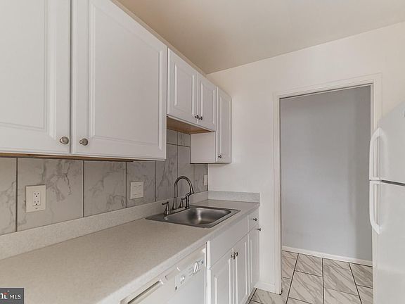 5th image of 7587 Margate Ct APT 203