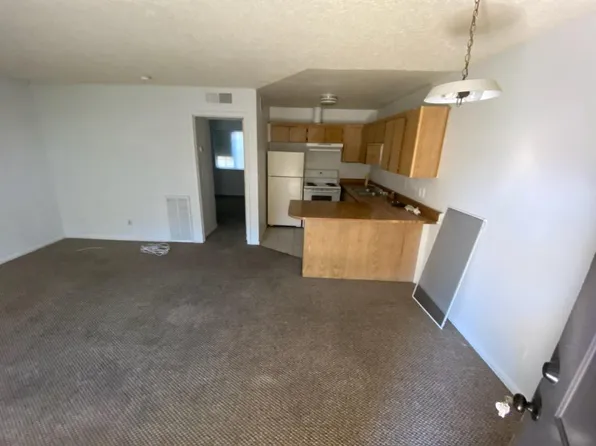 2412 Olive St APT 6, Las Vegas, NV 89104